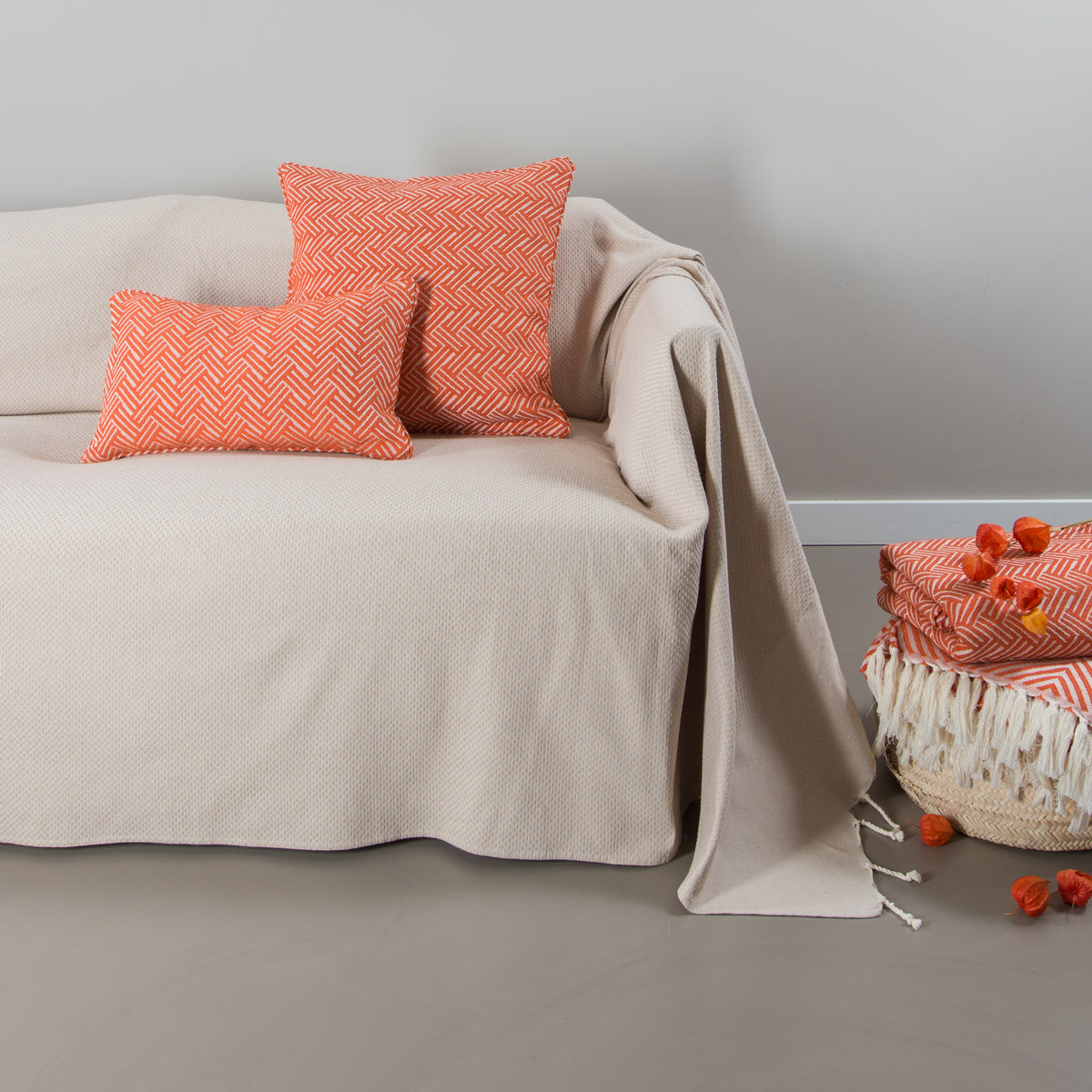 Grand foulard van gerecycled katoen in zand/beige met stijlvolle wafelstructuur. Gebruik als plaid, bankkleed of sprei. Formaat 190×300 cm. Bestel online.