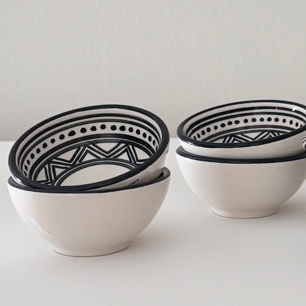 Schaaltje Jasmijn zwart 8cm